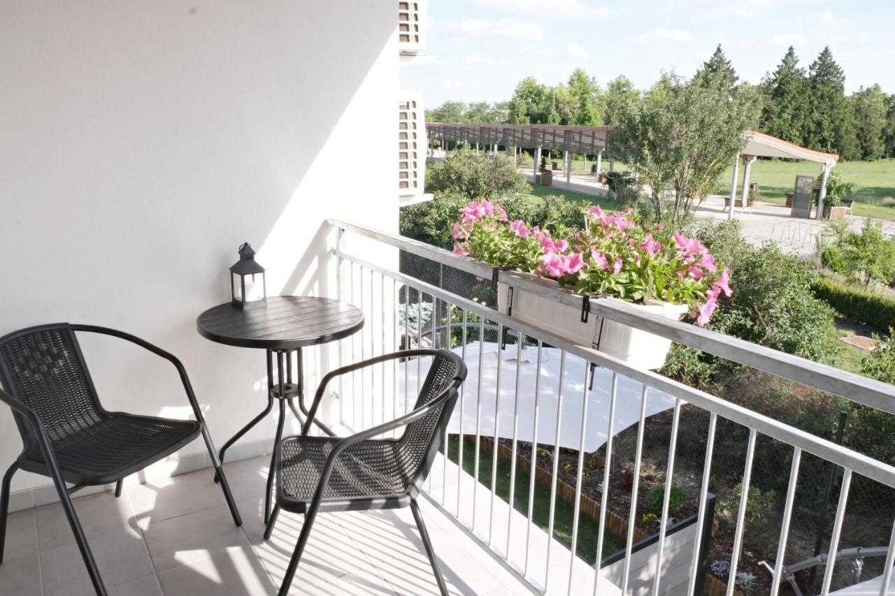 Apartmanovy Dum Na Kolonade Lednice Buitenkant foto